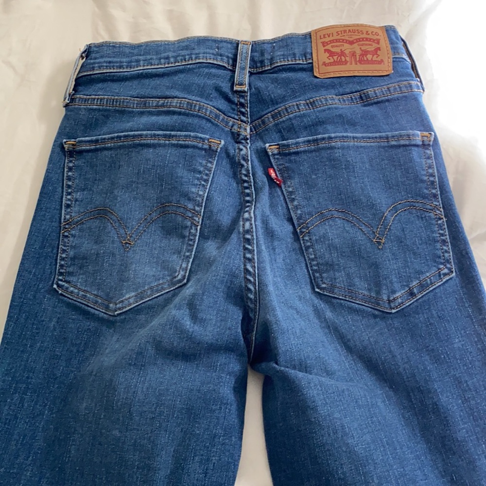 Levis - Picture 5 of 6